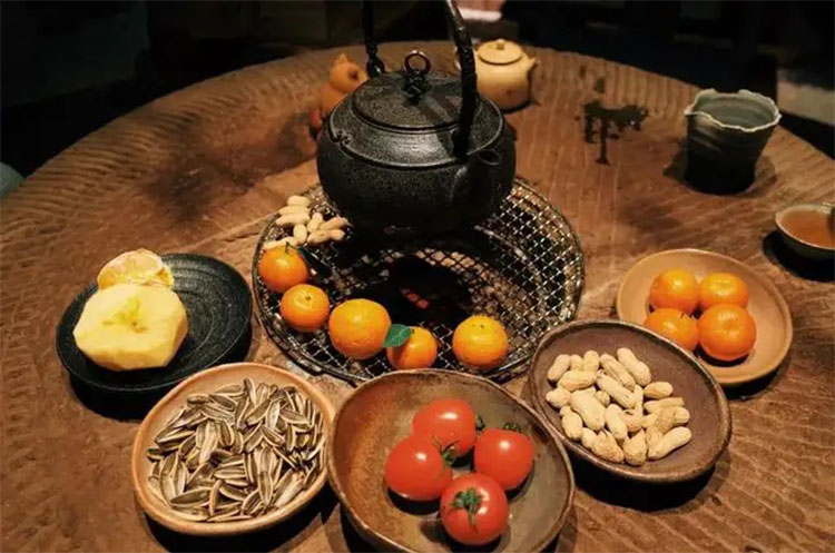 圍爐煮茶：起一爐火，煮兩碗茶，聊三餐四季，話(huà)五谷豐登(圖1)