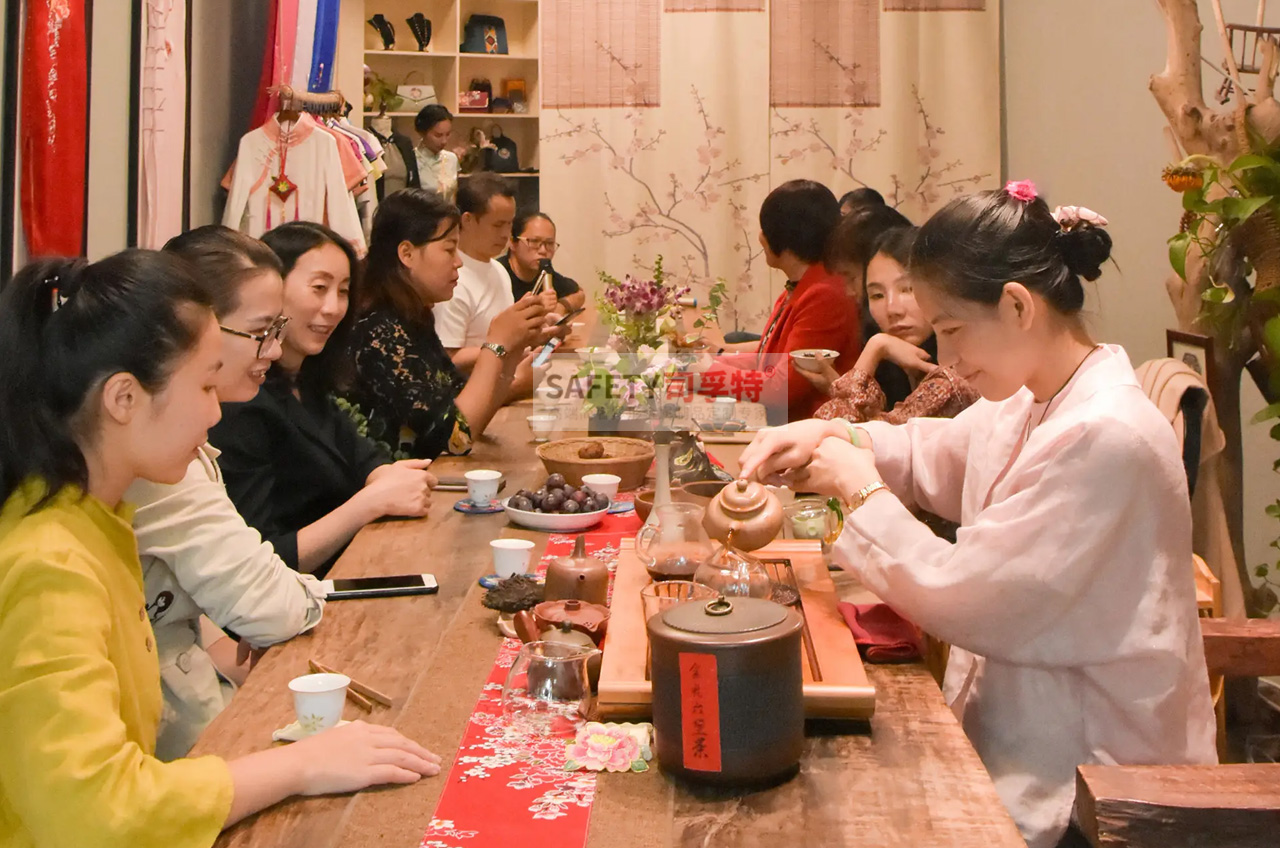 “圍爐煮茶”為什么火？年輕人追捧是有原因的-司孚特圍爐茶桌(圖1)
