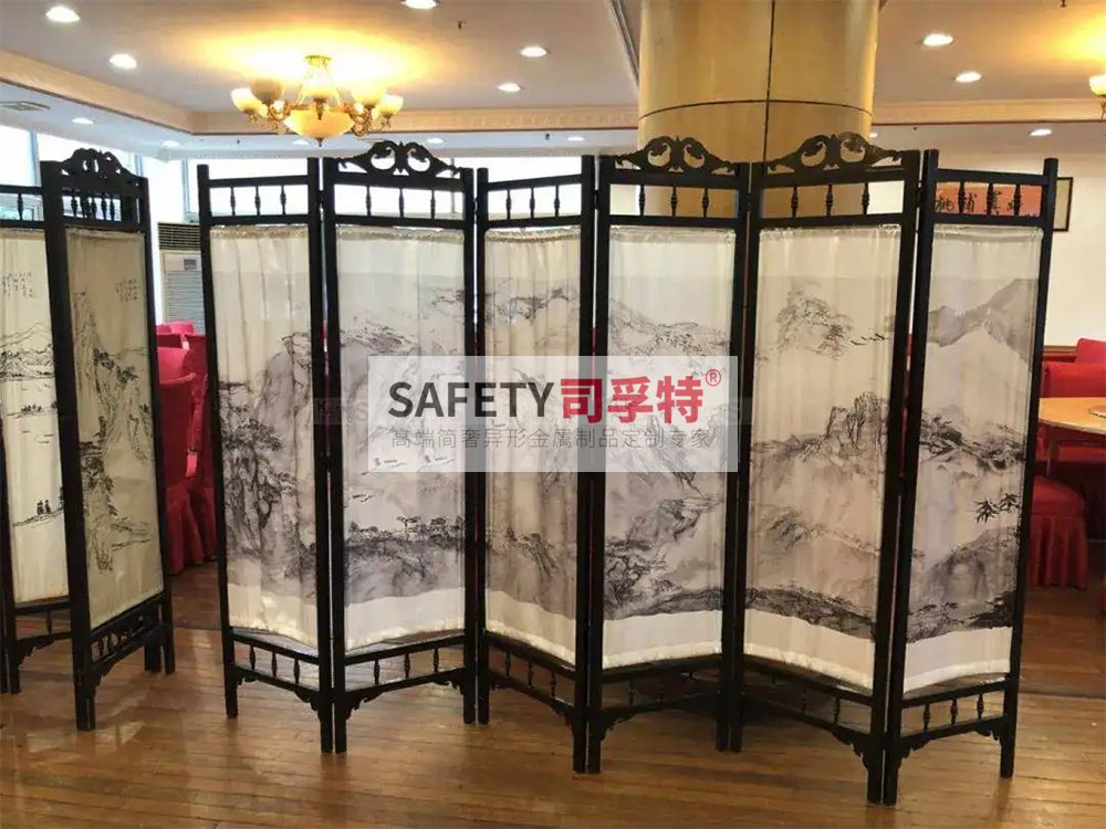 金屬屏風(fēng)有哪些種類(lèi)？什么材質(zhì)的金屬屏風(fēng)好？[司孚特金屬屏風(fēng)](圖1)